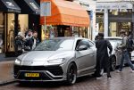 Amsterdam 21 november 2020
Rolf Sanchez met een kennis en een Lamborghini Urus op de pc hooftstraat