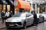 Amsterdam 21 november 2020
Rolf Sanchez met een kennis en een Lamborghini Urus op de pc hooftstraat