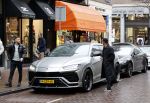 Amsterdam 21 november 2020
Rolf Sanchez met een kennis en een Lamborghini Urus op de pc hooftstraat