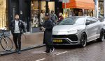 Amsterdam 21 november 2020
Rolf Sanchez met een kennis en een Lamborghini Urus op de pc hooftstraat
