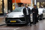 Amsterdam 21 november 2020
Rolf Sanchez met een kennis en een Lamborghini Urus op de pc hooftstraat