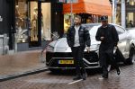 Amsterdam 21 november 2020
Rolf Sanchez met een kennis en een Lamborghini Urus op de pc hooftstraat