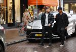 Amsterdam 21 november 2020
Rolf Sanchez met een kennis en een Lamborghini Urus op de pc hooftstraat