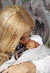 Schevebingen 20 november 2020
Samantha de Jong met haar vriend Gerrit en hun baby Djamino in hun huis .