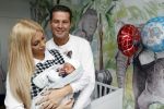 Scheveningen 20 november 2020
Samantha de Jong met haar vriend Gerrit en hun baby Djamino in hun huis .  dochter Gerrit