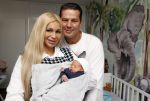 Scheveningen 20 november 2020
Samantha de Jong met haar vriend Gerrit en hun baby Djamino in hun huis .  dochter Gerrit