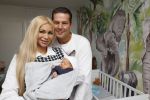 Scheveningen 20 november 2020
Samantha de Jong met haar vriend Gerrit en hun baby Djamino in hun huis .  dochter Gerrit