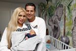Scheveningen 20 november 2020
Samantha de Jong met haar vriend Gerrit en hun baby Djamino in hun huis .  dochter Gerrit