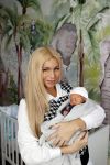 Scheveningen 20 november 2020
Samantha de Jong met haar vriend Gerrit en hun baby Djamino in hun huis .  dochter Gerrit
