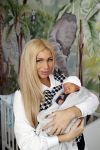 Scheveningen 20 november 2020
Samantha de Jong met haar vriend Gerrit en hun baby Djamino in hun huis .  dochter Gerrit