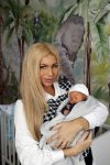Scheveningen 20 november 2020
Samantha de Jong met haar vriend Gerrit en hun baby Djamino in hun huis .  dochter Gerrit