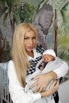 Scheveningen 20 november 2020
Samantha de Jong met haar vriend Gerrit en hun baby Djamino in hun huis .  dochter Gerrit