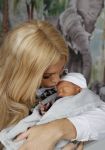 Scheveningen 20 november 2020
Samantha de Jong met haar vriend Gerrit en hun baby Djamino in hun huis .  dochter Gerrit