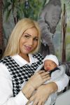 Scheveningen 20 november 2020
Samantha de Jong met haar vriend Gerrit en hun baby Djamino in hun huis .  dochter Gerrit