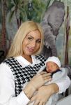 Scheveningen 20 november 2020
Samantha de Jong met haar vriend Gerrit en hun baby Djamino in hun huis .  dochter Gerrit