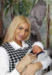 Scheveningen 20 november 2020
Samantha de Jong met haar vriend Gerrit en hun baby Djamino in hun huis .  dochter Gerrit