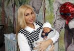 Scheveningen 20 november 2020
Samantha de Jong met haar vriend Gerrit en hun baby Djamino in hun huis .  dochter Gerrit