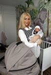Scheveningen 20 november 2020
Samantha de Jong met haar vriend Gerrit en hun baby Djamino in hun huis .  dochter Gerrit