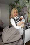 Scheveningen 20 november 2020
Samantha de Jong met haar vriend Gerrit en hun baby Djamino in hun huis .  dochter Gerrit