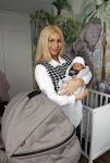 Scheveningen 20 november 2020
Samantha de Jong met haar vriend Gerrit en hun baby Djamino in hun huis .  dochter Gerrit