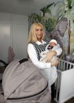 Scheveningen 20 november 2020
Samantha de Jong met haar vriend Gerrit en hun baby Djamino in hun huis .  dochter Gerrit