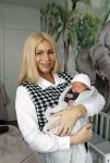 Scheveningen 20 november 2020
Samantha de Jong met haar vriend Gerrit en hun baby Djamino in hun huis .  dochter Gerrit