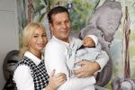 Scheveningen 20 november 2020
Samantha de Jong met haar vriend Gerrit en hun baby Djamino in hun huis .  dochter Gerrit