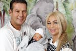 Scheveningen 20 november 2020
Samantha de Jong met haar vriend Gerrit en hun baby Djamino in hun huis .  dochter Gerrit