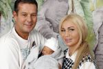 Scheveningen 20 november 2020
Samantha de Jong met haar vriend Gerrit en hun baby Djamino in hun huis .  dochter Gerrit
