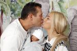 Scheveningen 20 november 2020
Samantha de Jong met haar vriend Gerrit en hun baby Djamino in hun huis .  dochter Gerrit