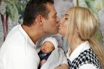 Scheveningen 20 november 2020
Samantha de Jong met haar vriend Gerrit en hun baby Djamino in hun huis .  dochter Gerrit
