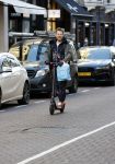Amsterdam 18 november 2020
Selwyn Senatori op zijn electreische step op de pc hooftstraat