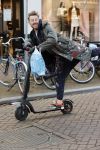 Amsterdam 18 november 2020
Selwyn Senatori op zijn electreische step op de pc hooftstraat
