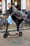 Amsterdam 18 november 2020
Selwyn Senatori op zijn electreische step op de pc hooftstraat