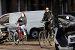 Amsterdam 23 november 2020
Suzanne Klemann  met dochter op straat in Amsterdam zuid.