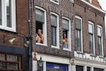 Weesp 26 juni 2020
In je raam een ijsje eten  in weesp