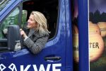 Amsterdam 3 december 2021
Anouk Smulders heeft opnames voor SBS6 programma inzake het KWF . Hans Klok heeft lampion bij voor zijn overleden assistente Nathalie Hoop.