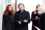 Emmeloord 10 december 2021
Begrafenis Arie Ribbens .Aanwezig zijn vrouw Cea Ribbens zijn dochter met gezin en oa Bonnie St Claire en Jacques Herb met zijn vrouw . De man van Bonnie Anne Jan Jongbloed verzorgt de uitvaart.