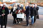 Emmeloord 10 december 2021
Begrafenis Arie Ribbens .Aanwezig zijn vrouw Cea Ribbens zijn dochter met gezin en oa Bonnie St Claire en Jacques Herb met zijn vrouw . De man van Bonnie Anne Jan Jongbloed verzorgt de uitvaart.