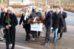 Emmeloord 10 december 2021
Begrafenis Arie Ribbens .Aanwezig zijn vrouw Cea Ribbens zijn dochter met gezin en oa Bonnie St Claire en Jacques Herb met zijn vrouw . De man van Bonnie Anne Jan Jongbloed verzorgt de uitvaart.