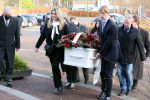 Emmeloord 10 december 2021
Begrafenis Arie Ribbens .Aanwezig zijn vrouw Cea Ribbens zijn dochter met gezin en oa Bonnie St Claire en Jacques Herb met zijn vrouw . De man van Bonnie Anne Jan Jongbloed verzorgt de uitvaart.