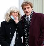 Emmeloord 10 december 2021
Begrafenis Arie Ribbens .Aanwezig zijn vrouw Cea Ribbens zijn dochter met gezin en oa Bonnie St Claire en Jacques Herb met zijn vrouw . De man van Bonnie Anne Jan Jongbloed verzorgt de uitvaart.