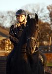 Lunteren 22 november 2021
Presentatie paarden calendar waarvan opbrengst naar het KWF gaat . Bridget Maasland en Samantha Steenwijk krijgen het eerste exemplaar . Ze kopen per paard aanrijden