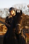 Lunteren 22 november 2021
Presentatie paarden calendar waarvan opbrengst naar het KWF gaat . Bridget Maasland en Samantha Steenwijk krijgen het eerste exemplaar . Ze kopen per paard aanrijden