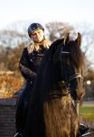Lunteren 22 november 2021
Presentatie paarden calendar waarvan opbrengst naar het KWF gaat . Bridget Maasland en Samantha Steenwijk krijgen het eerste exemplaar . Ze kopen per paard aanrijden