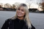 Lunteren 22 november 2021
Presentatie paarden calendar waarvan opbrengst naar het KWF gaat . Bridget Maasland en Samantha Steenwijk krijgen het eerste exemplaar . Ze kopen per paard aanrijden