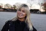 Lunteren 22 november 2021
Presentatie paarden calendar waarvan opbrengst naar het KWF gaat . Bridget Maasland en Samantha Steenwijk krijgen het eerste exemplaar . Ze kopen per paard aanrijden