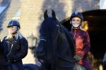 Lunteren 22 november 2021
Presentatie paarden calendar waarvan opbrengst naar het KWF gaat . Bridget Maasland en Samantha Steenwijk krijgen het eerste exemplaar . Ze kopen per paard aanrijden