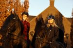 Lunteren 22 november 2021
Presentatie paarden calendar waarvan opbrengst naar het KWF gaat . Bridget Maasland en Samantha Steenwijk krijgen het eerste exemplaar . Ze kopen per paard aanrijden