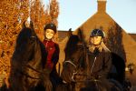 Lunteren 22 november 2021
Presentatie paarden calendar waarvan opbrengst naar het KWF gaat . Bridget Maasland en Samantha Steenwijk krijgen het eerste exemplaar . Ze kopen per paard aanrijden